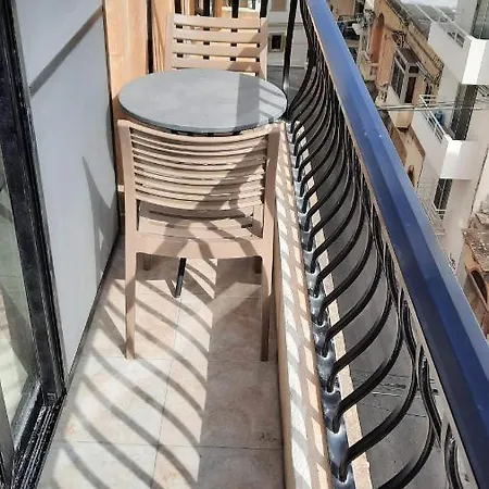 Spacious Side-sea View At St Paul's Bay Apartment
